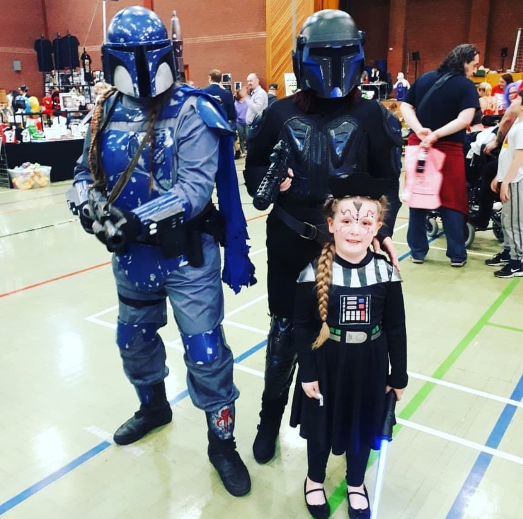 Ashleigh_Lou92's tweet photo. Had the best time today at #comicon #cannock #GEEK #geekevents #herosorfoes #Groot #doctorwho #darthvader #cosplay #con #saturdays #weekend #snapchatfilter #iamgroot #starwars https://t.co/Jynri9rQ4B