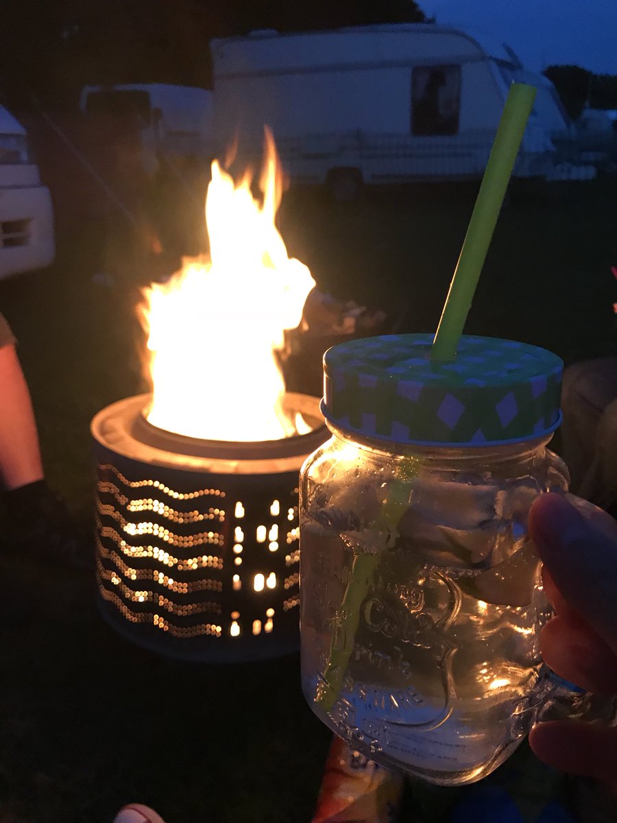 VannJan1's tweet photo. Sometimes the best times are had drinking gin... round a fire pit... with people that “get” you #friends #gin #nightsoff #paramedic #chillouttimerequired https://t.co/HBxXXYAFlu