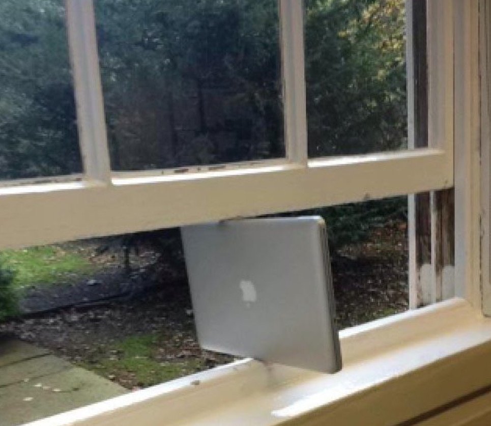 Apple now supporting windows..

via <a href="/_youhadonejob1/">You Had One Job!</a>