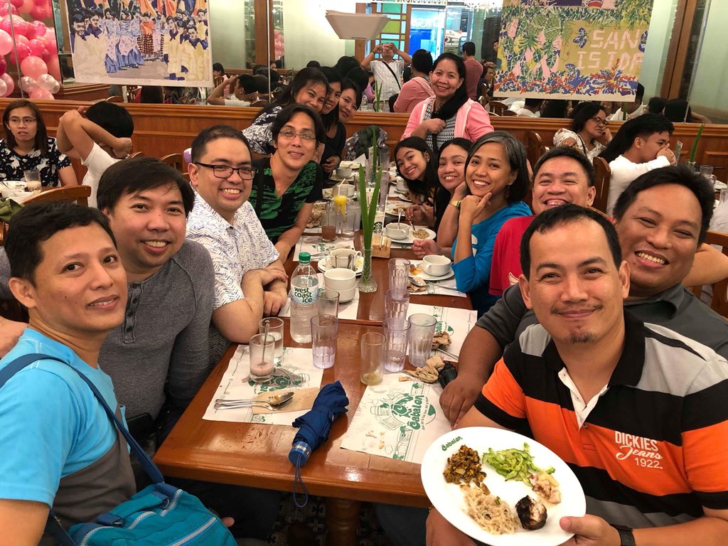 IanSaludares_RN's tweet photo. The fun continued until late at night with more high school friends. It was so nice seeing everyone. #Solid4-1 forever. https://t.co/Gi2bEQcifW