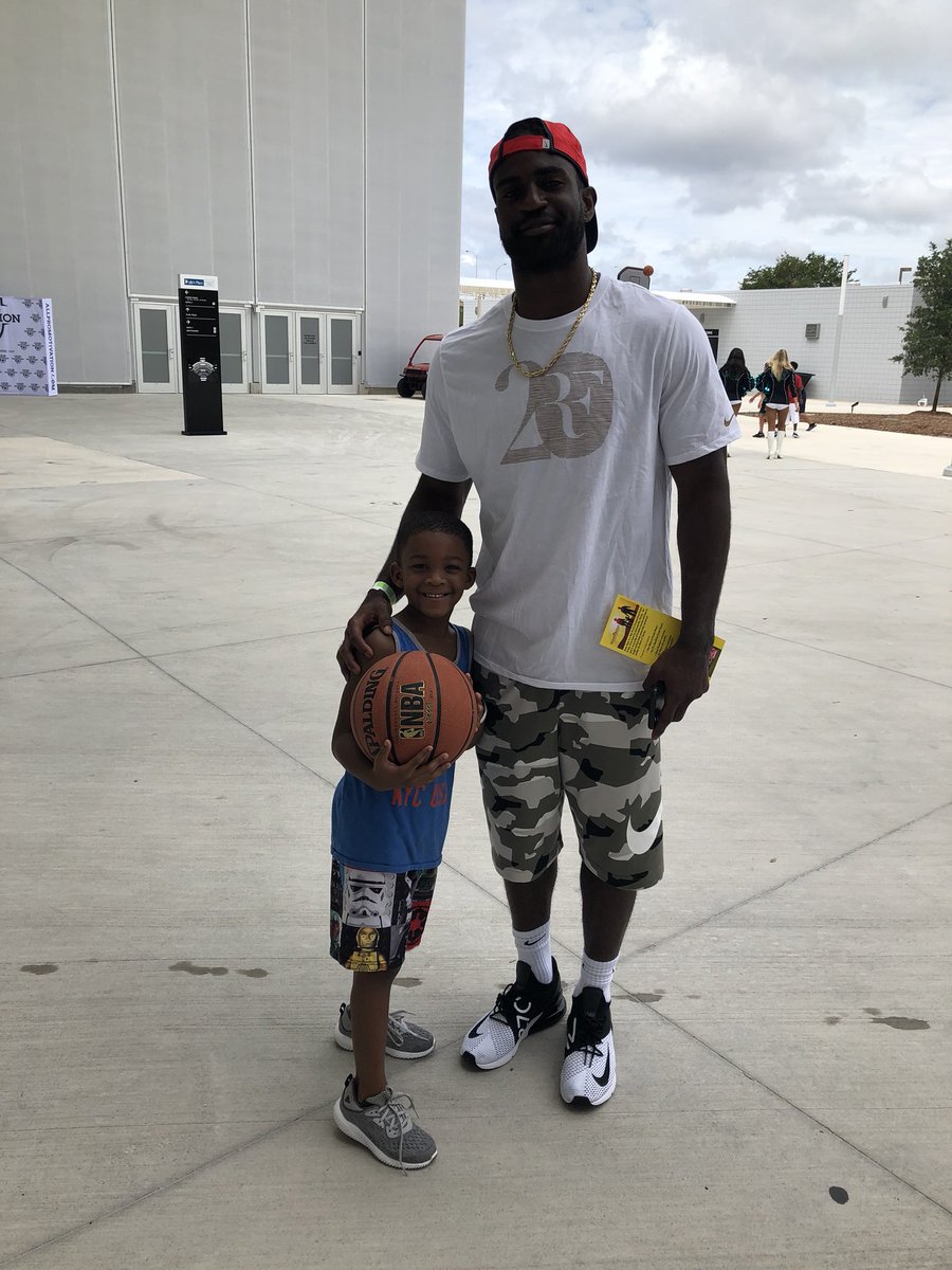 Jordan2bmine's tweet photo. #tookthekid #towork2day #helearned #youmust #workhardthenyouplay @ESPNNFL #majorcommunityengaement @dailysplace #jax #youname #theplayers #themvps @Jaguars https://t.co/8HNYJSszLD