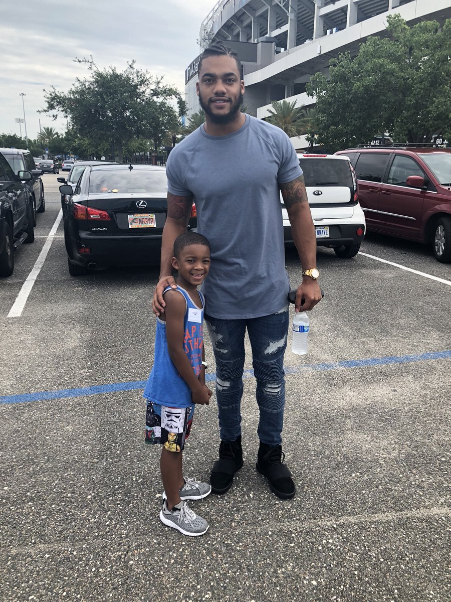 Jordan2bmine's tweet photo. #tookthekid #towork2day #helearned #youmust #workhardthenyouplay @ESPNNFL #majorcommunityengaement @dailysplace #jax #youname #theplayers #themvps @Jaguars https://t.co/8HNYJSszLD