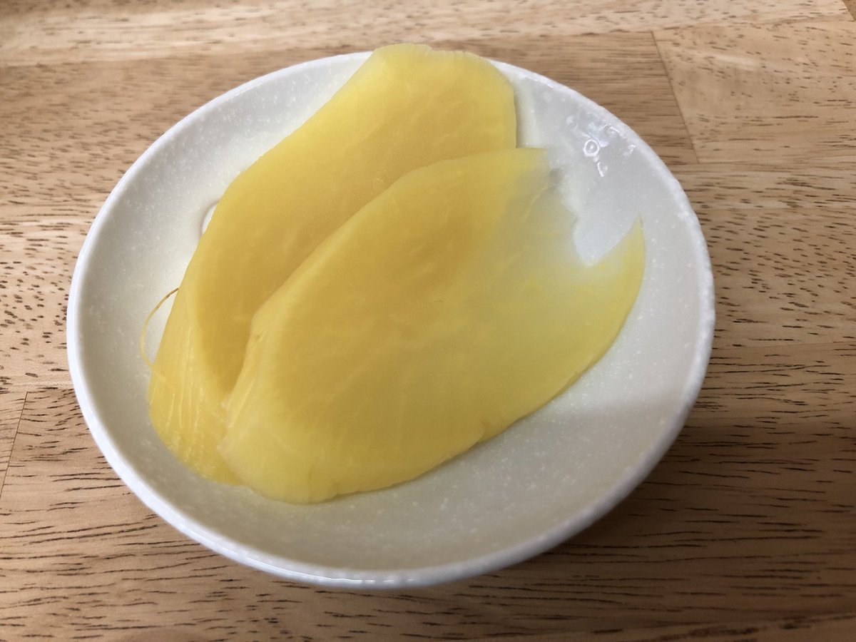 Tateishi 宮崎県 西都市 で 七福ラーメン に初訪問 ラーメン 650円を注文 先ずは 沢庵 登場 そして ラーメン クリーミーな口当たりのスープ 麺は中細のストレート 具はバラ肉のチャーシューに細モヤシ まろやかな仕上がりで一口ごとに美味しさ