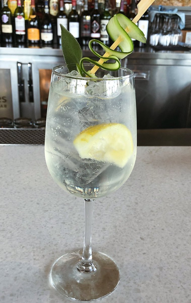 MilestonesSC's tweet photo. Join us on our patio on this beautiful Saturday and try one of our new drinks, the Iconic Gin &amp; Tonic. Made with Aviation Gin and a little lemongrass syrup, it’s extremely refreshing on a warm day. #patio @YYCPatios @VancityReynolds https://t.co/oY8xeJCQG8