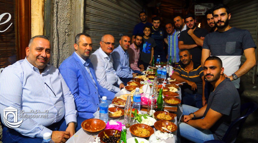 sadasour's tweet photo. بالصور اجواء السحور من مطعم فول مزرعاني في السوق القديم https://t.co/oH3KUCT4EI https://t.co/Ld7jdhvZxk
