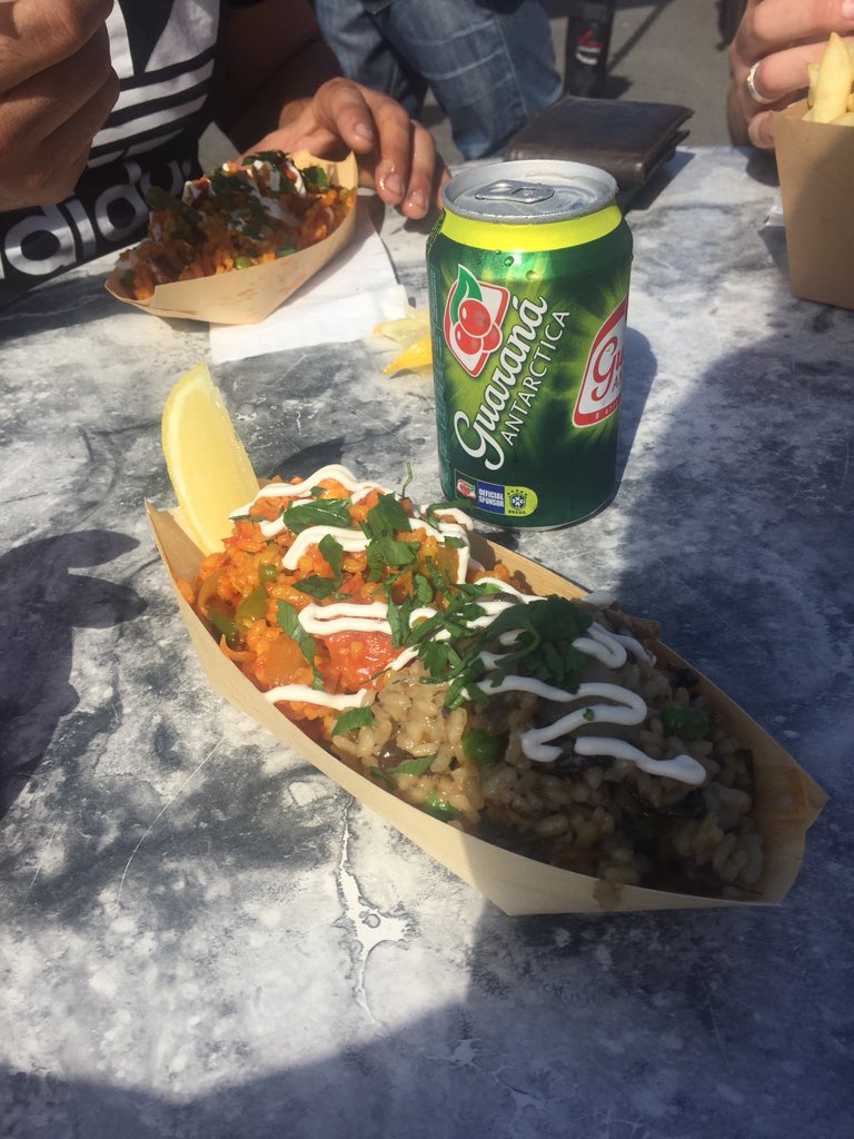 kat__nesss's tweet photo. Yummy lunch at the boat show https://t.co/c5q2YR8CNj