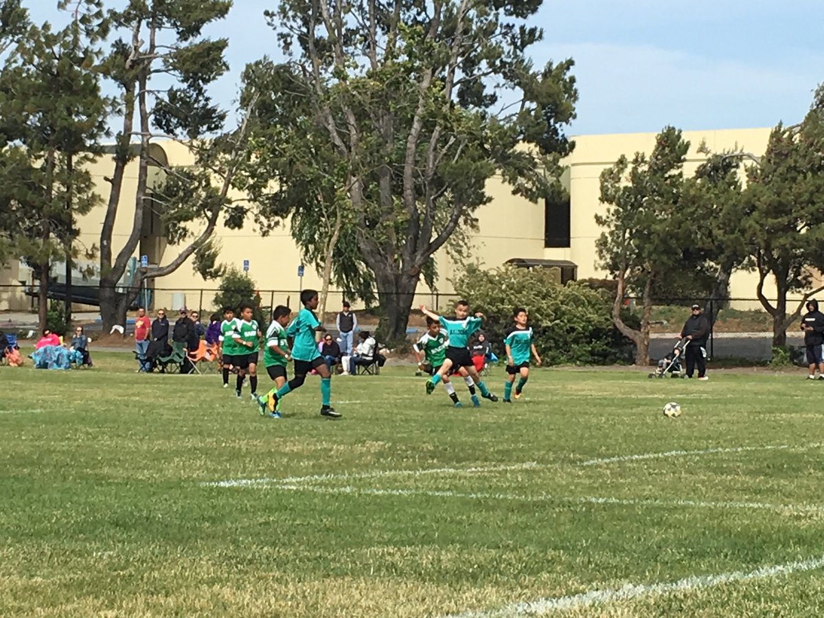 SnowElementary's tweet photo. Game 2 in Newark Cup.  Snow vs. BGI boys.  Go Blizzard Bears! https://t.co/5TKew11lWe