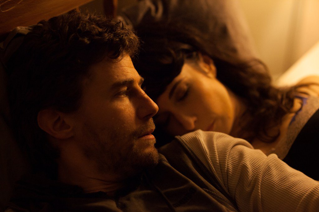 indieartsjourn's tweet image. Review: Danny and the Deep Blue Sea #siteworks popculture-y.com/2018/06/review…