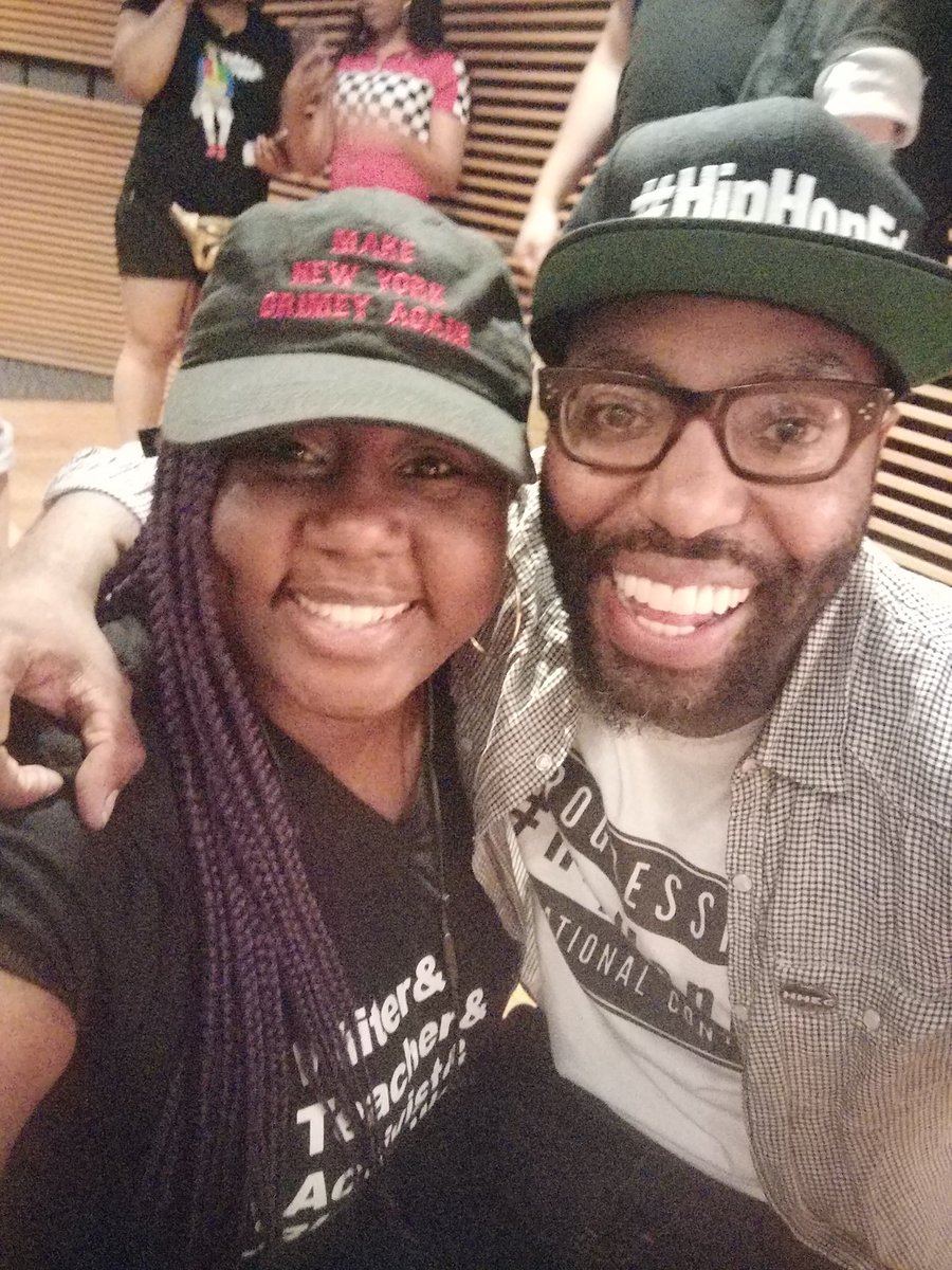 MelanatedSamus's tweet photo. After fangirling for 8 hours at the #HHEC2018 I finally met one of my favourite people. @chrisemdin really is a gem in this world. He's such an inspiration. #YouAreDopeAndBrilliant ๐ป https://t.co/3Jnxo1QhbK