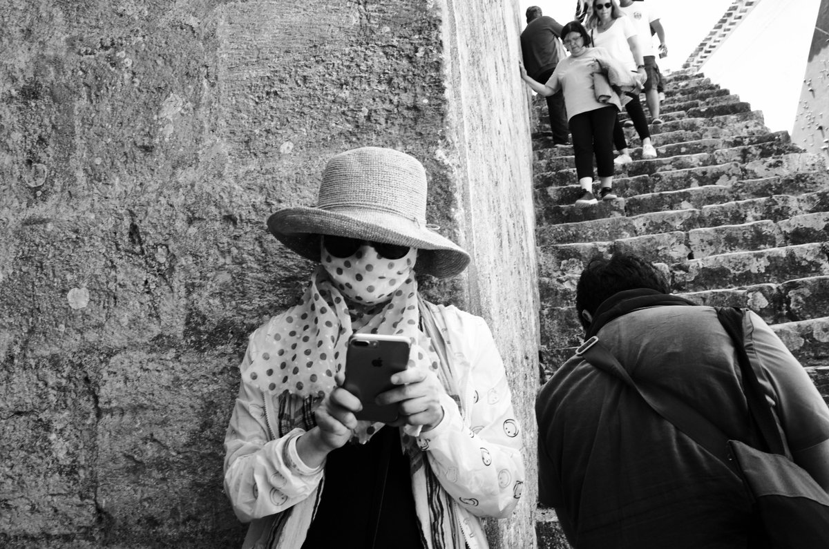 desbyrnebray's tweet photo. Art of Street Photography Exhibition open 12 till 5pm Sunday @ShopPowerscourt #Dublin #Dublincity #Ireland #Streetphotography #Photography #Irish #Sunday #Free #City #Irishcity https://t.co/hNtCIGjODR