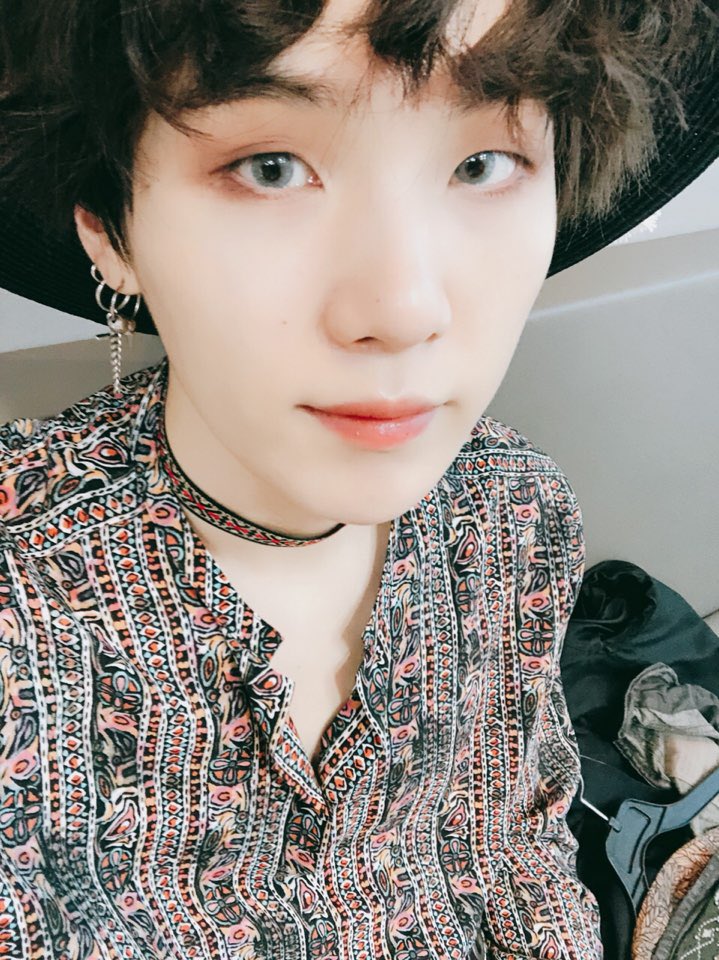 Idont_Beautiful's tweet photo. A veces Yoongi puede parecer una nenita😂💕💕 https://t.co/IrLBgXHwoh