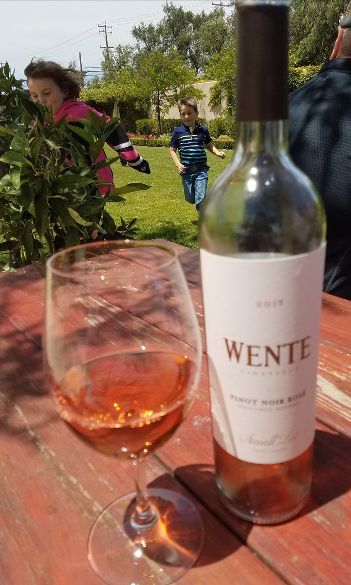 debbieparkhill's tweet photo. A beautiful day in Northern California! #vacation #California #vineyards @Wente #cheers https://t.co/nPHYeToQZ0