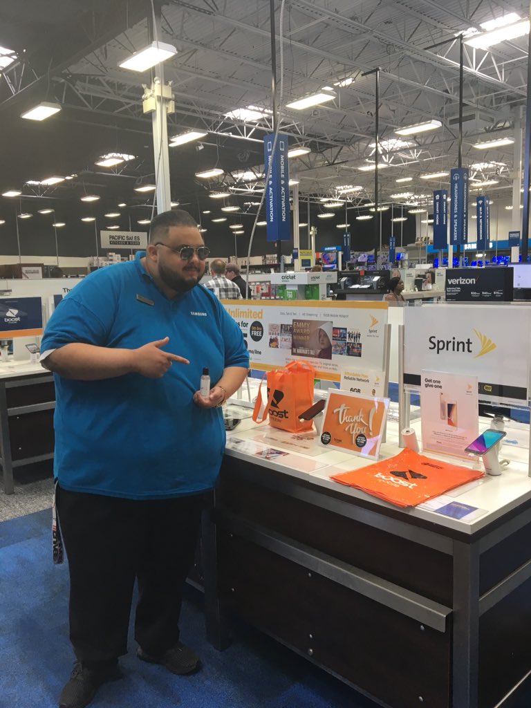 AL_SPG's tweet photo. Teaming up with Samsung for a little sprint says thanks!!!! We love our partners! #sprintsaysthanks @live4kids @codybwelker https://t.co/3KQo1mUEAh