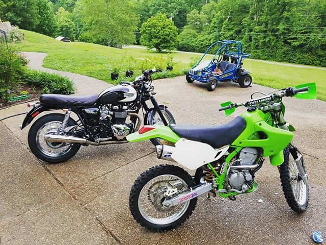 Ehrencongdon's tweet photo. Second round of toys. #triumph #bonneville #t100 #klx300 #squirtindirt https://t.co/0WMlohPqFy https://t.co/gMWUYqLZd1