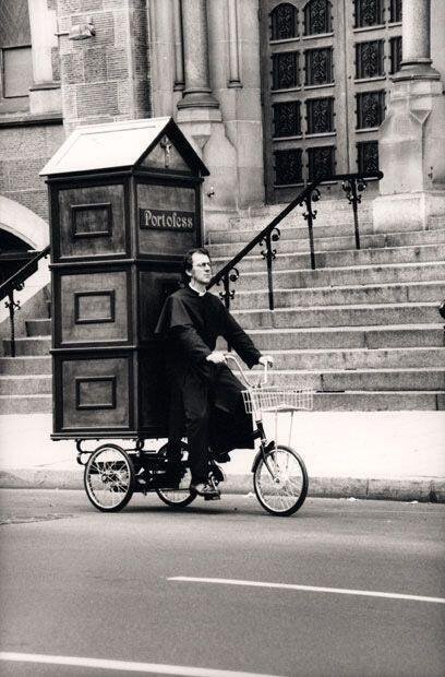 PhotosHistos's tweet photo. Confessionnal mobile #histoire https://t.co/uqVv3fGfKb
