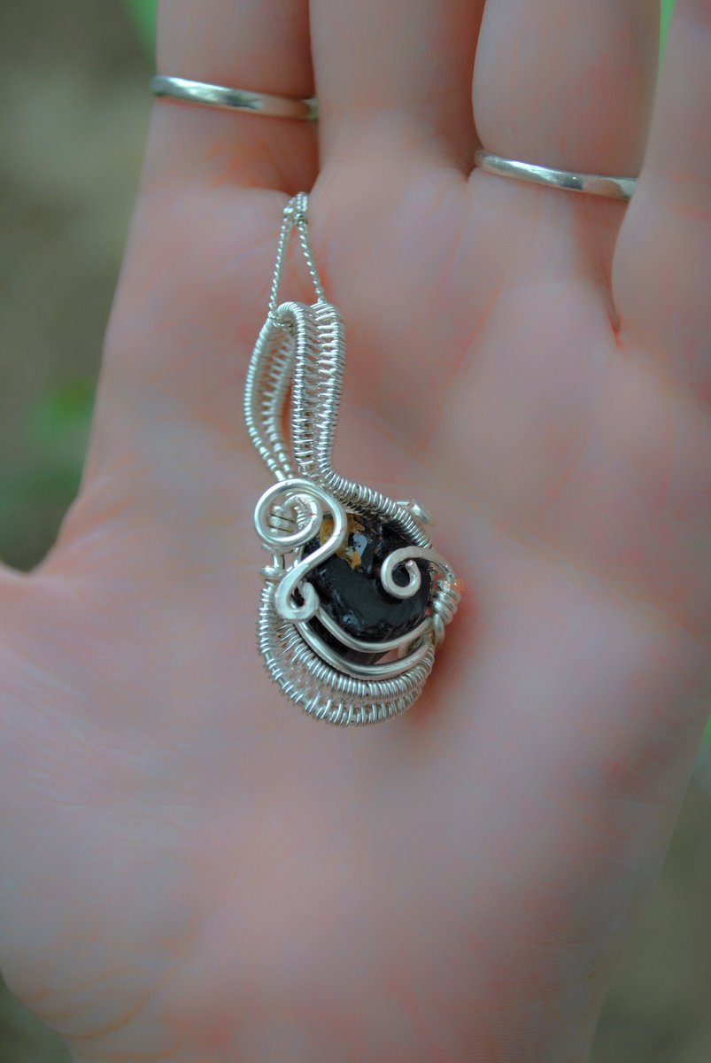 solafidebene111's tweet photo. #wirewrappeduniverse #handmadeooak #handmadewithlove #wirewrap #wirewrapsofig #blacktourmaline #healingcrystals #healingstones

new to the site <3 https://t.co/MfM6OWjAWn