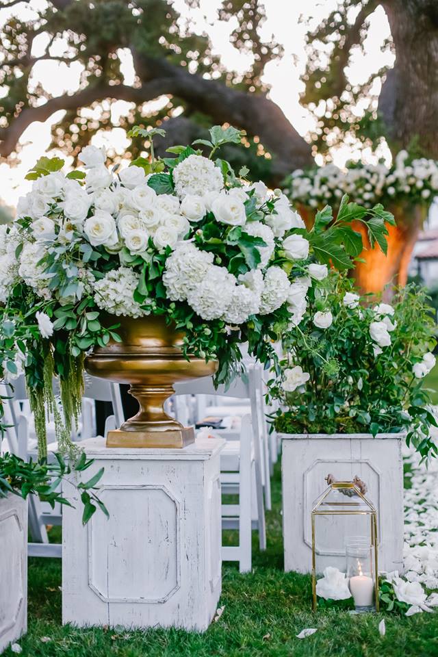 InsideWeddings's tweet image. “We wanted an enhanced, but natural look,” confirms the bride. bit.ly/2C1i1ca
 @HiddenGarden (Amy &amp;amp; Stuart Photography) #weddingceremony