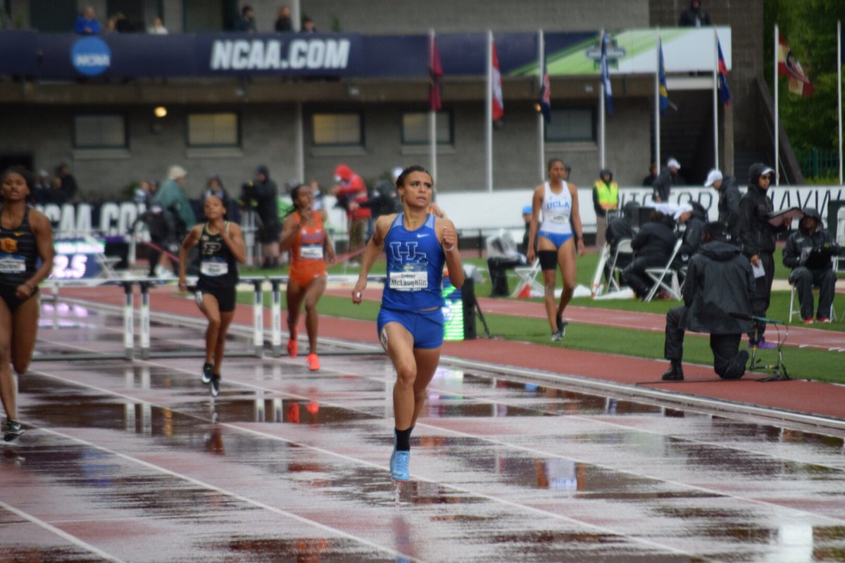 FloTrack's tweet photo. Sydney McLaughlin takes the 400H in 53.9 through BRUTAL conditions! https://t.co/gCSCda6QhU
