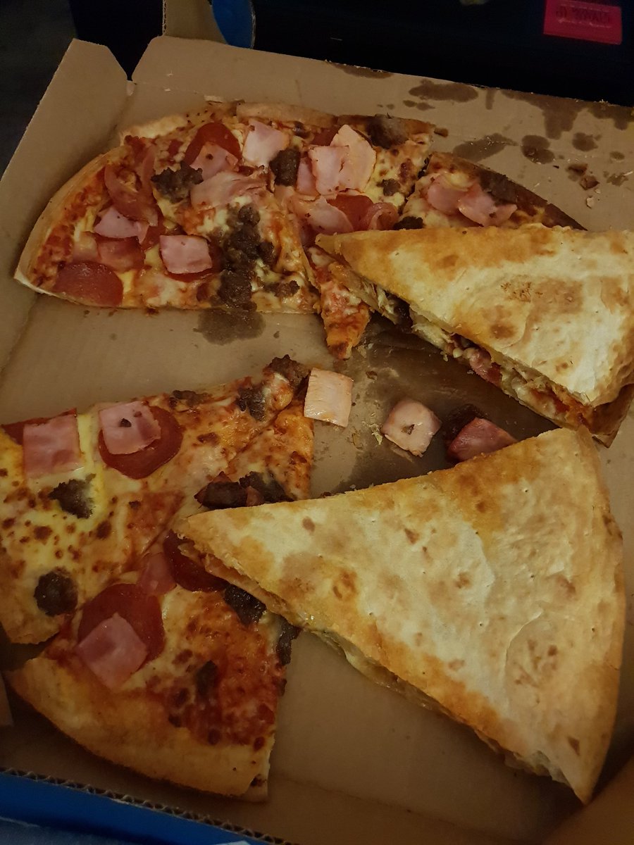 BigM_01's tweet photo. Cheers @Dominos_UK not only cold but looks like it's been in a blender too https://t.co/BtbRI8hu8O