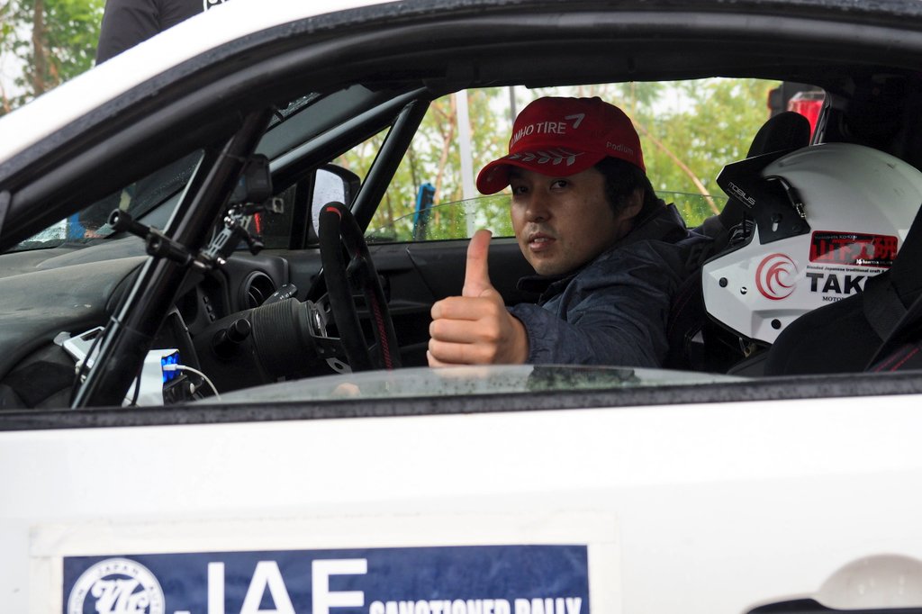 arumo2's tweet photo. AKR KUMHO ECSTA 86(戸塚 和幸選手/北村 飛翔選手)LEG2スタート。今日はクラス4位からの発進。行ってらっしゃい(*´∀｀*)尸"
#モントレー #全日本ラリー #JRC #GarageMobius https://t.co/mOdO8Z6fZ3