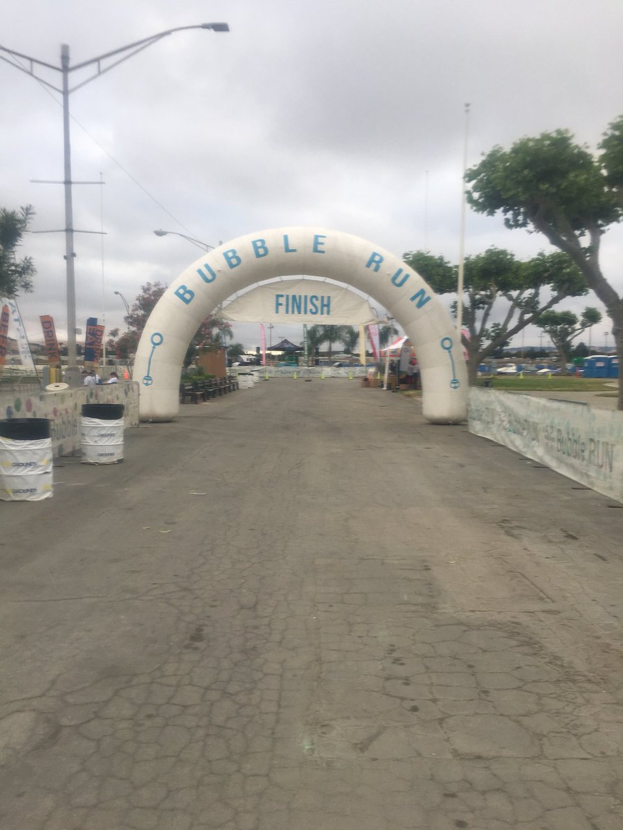 marvwynne22's tweet photo. Bubble Run!!! Phone died seconds after the race started 😔. Still lots of fun! #bubblerunsanjose #phonefail #ripbattery #whotuckstheirears https://t.co/5CyqTJ7wIw