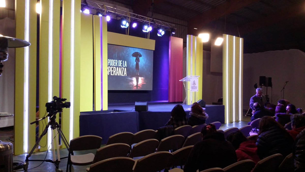 iasdchile's tweet image. Bienvenidos a esta transmisión especial #ElPoderdelaEsperanza☔🌱 desde el Colegio Adventista de La Cisterna🏫 transimita por @ntchile 🎥🎬

El tema de esta noche: “Hay una esperanza” ¡Conéctate y deja tus saludos!  🤗👍goo.gl/HCpXfa
