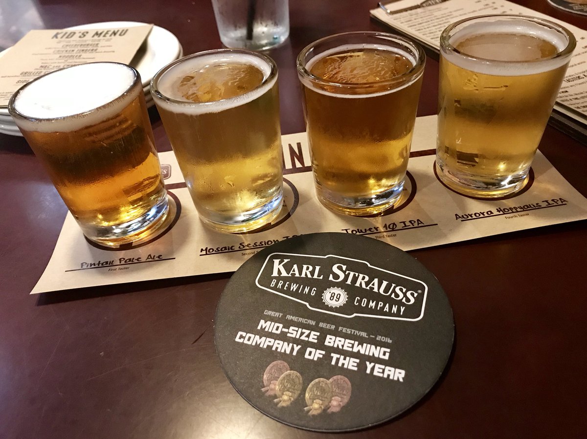 RaoulMartinezTV's tweet photo. Time for dinner! @KarlStraussBeer  #beerflight #hopsinarow #pintail #IPA #Tower10 #karlstrauss #beer #sandiego https://t.co/Qu6nCDuNLh