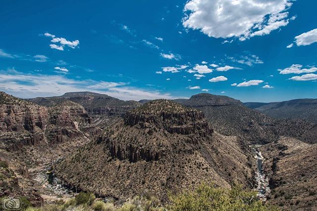 ErikBreon's tweet photo. Cruising the back roads of Arizona with my dog and stumbled on this amazing view of the Salt River Canyon and Becker Butte.
.
.
.
#saltriver #canyon #arizona #beckerbutte #bluesky #blue #clouds #cloudscape #landscape #landscapephotography #landscape_capt… https://t.co/KphXwOlMf2 https://t.co/x2W0Tq7KoZ