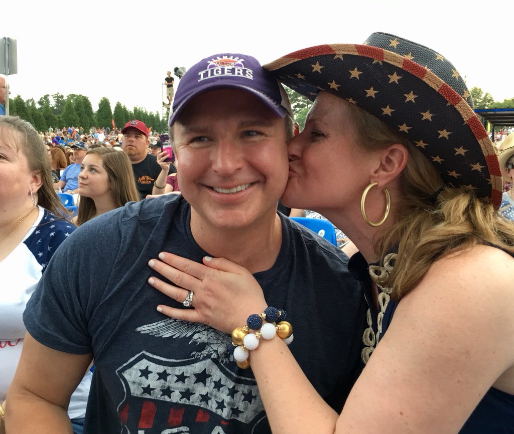 BCdee97's tweet photo. Great opening act by #WaterlooRevival!
Now...waiting for Toby!! 🙌🏼🦅🇺🇸
#ShouldveBeenACowboyTour 🤠 https://t.co/Tv2AyL6GQT