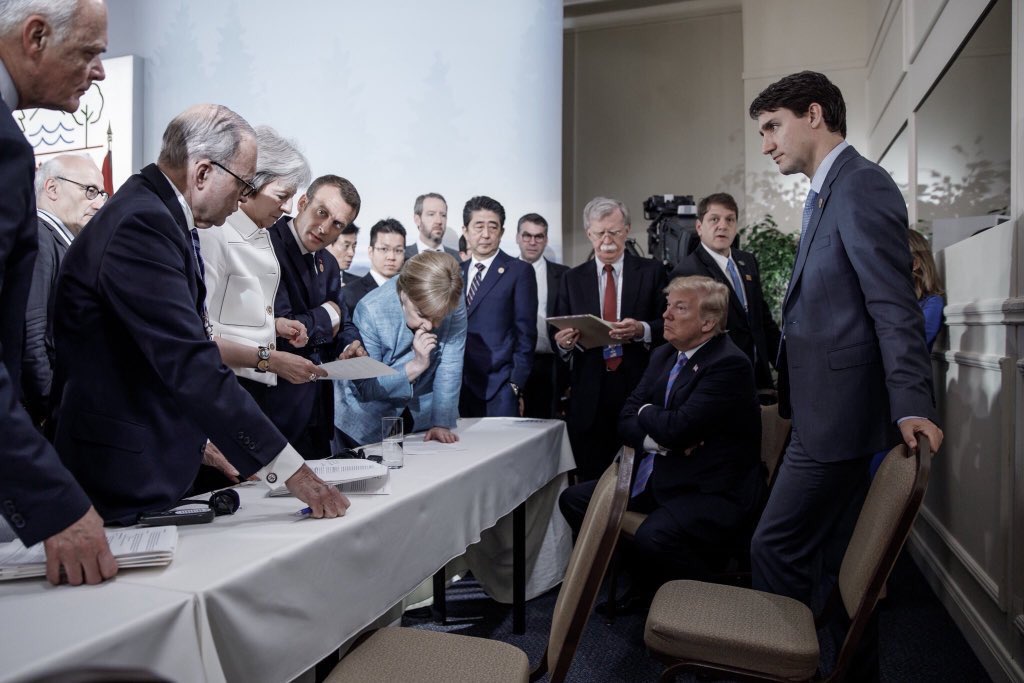 PaulLarrouturou's tweet photo. Après le coup de théâtre de Trump tuant tout le #G7Charlevoix, c’est peut être cette magnifique photo de @AdamScotti, digne d’un tableau, qui restera. 
Et non pas celle, cadrée sans Trudeau, du photographe de Merkel. https://t.co/95tiQLnVQf