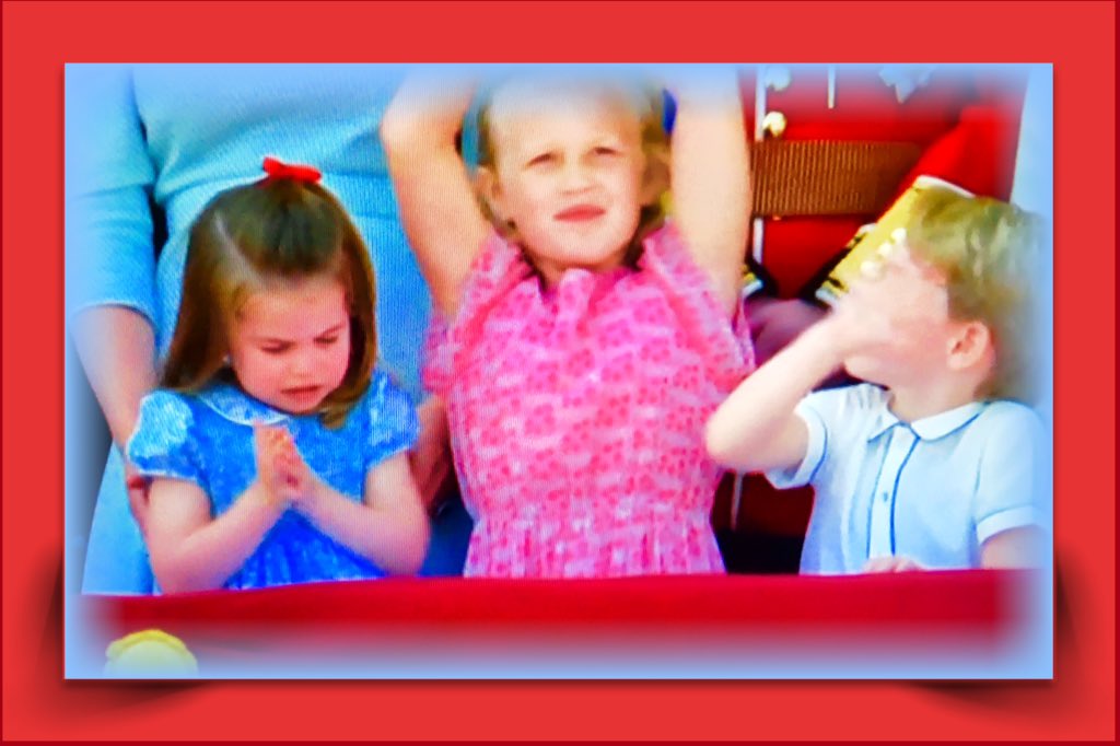 sanshui596's tweet photo. #PrinceGeorge #PrincessCharlotte,Isla & Savannah Phillips on the #balcony at #BuckinghamPalace,during the #flypast following the #TroopingoftheColour.
#BuckinghamPalaceBalcony #Royalfamily #london #redarrows #Queen #official #birthday #aircraft #redwhitandblue #greatgrandchildren https://t.co/AeUMeQbFuA