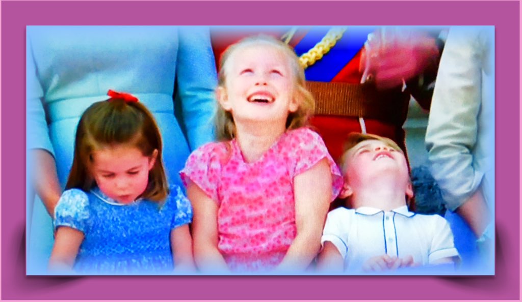 sanshui596's tweet photo. #PrinceGeorge #PrincessCharlotte,Isla & Savannah Phillips on the #balcony at #BuckinghamPalace,during the #flypast following the #TroopingoftheColour.
#BuckinghamPalaceBalcony #Royalfamily #london #redarrows #Queen #official #birthday #aircraft #redwhitandblue #greatgrandchildren https://t.co/AeUMeQbFuA