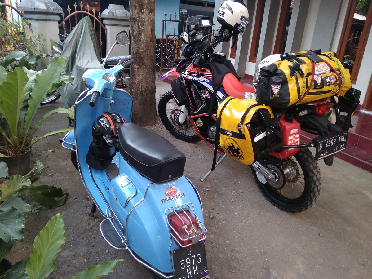 hengky_kik's tweet photo. akhirnya ktmu kawan seperjuangan waktu bareng"di Freedom Camp Castrol Bikers Indonesia 2017 , Bro Angga dr Team 7Gear  siap meramaikan jalur mudik di Pulau Jawa, Bali,Lombok n Sumbawa  slma perjalanan  akan jg mengupas  jalur mudik dan explore perjalanannya 
#7Gear
#7GearJourney https://t.co/W94sGhS2Wj