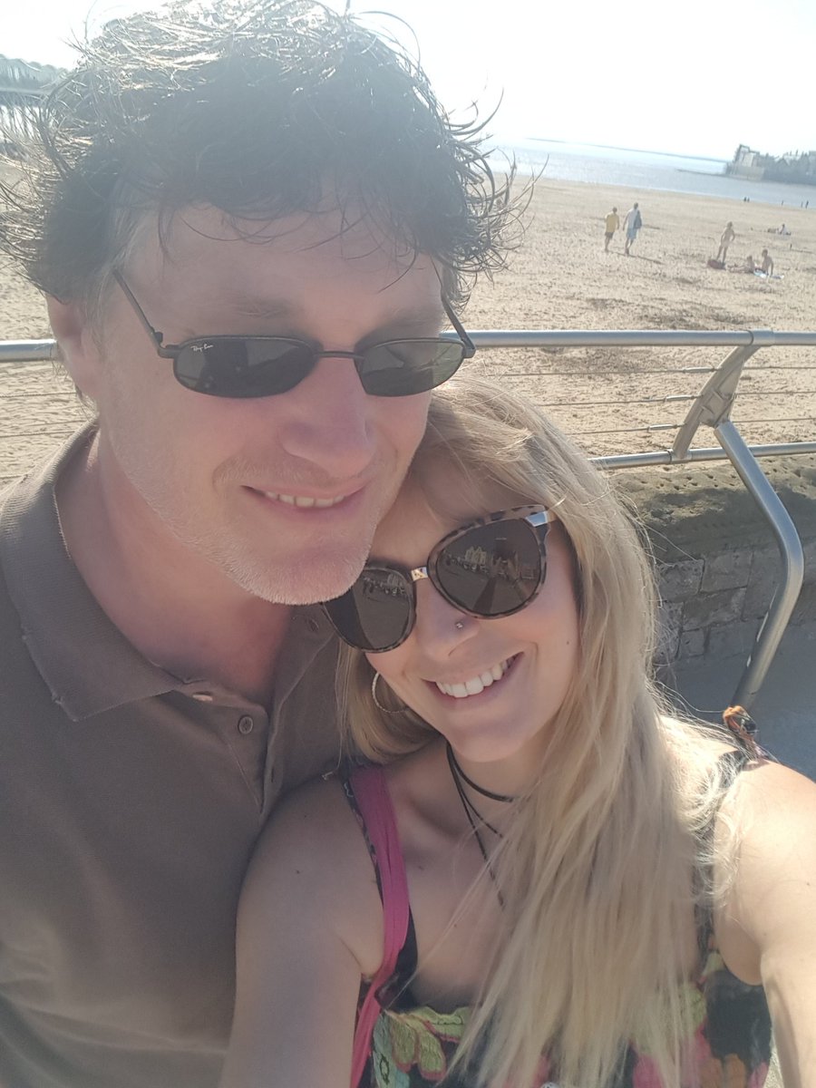 RebeccaKitney's tweet photo. We're smiling here but omg, I never knew #westonsupermare had an #outoforder #beach looked lovely from the pier, but missed out on getting in the sea for a #swim... back home to #Looe for a dip! 😉 https://t.co/ogRLzCjeEa