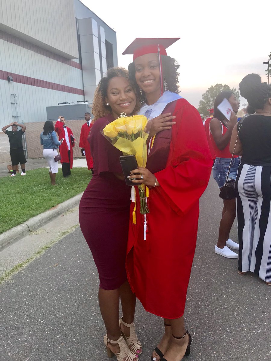 MsHall_FutureMD's tweet photo. Thanks for allowing me to celebrate you and your success with your amazing family! Thanks for making me a better teacher! @jassiee4 https://t.co/OxC5RBVzJK