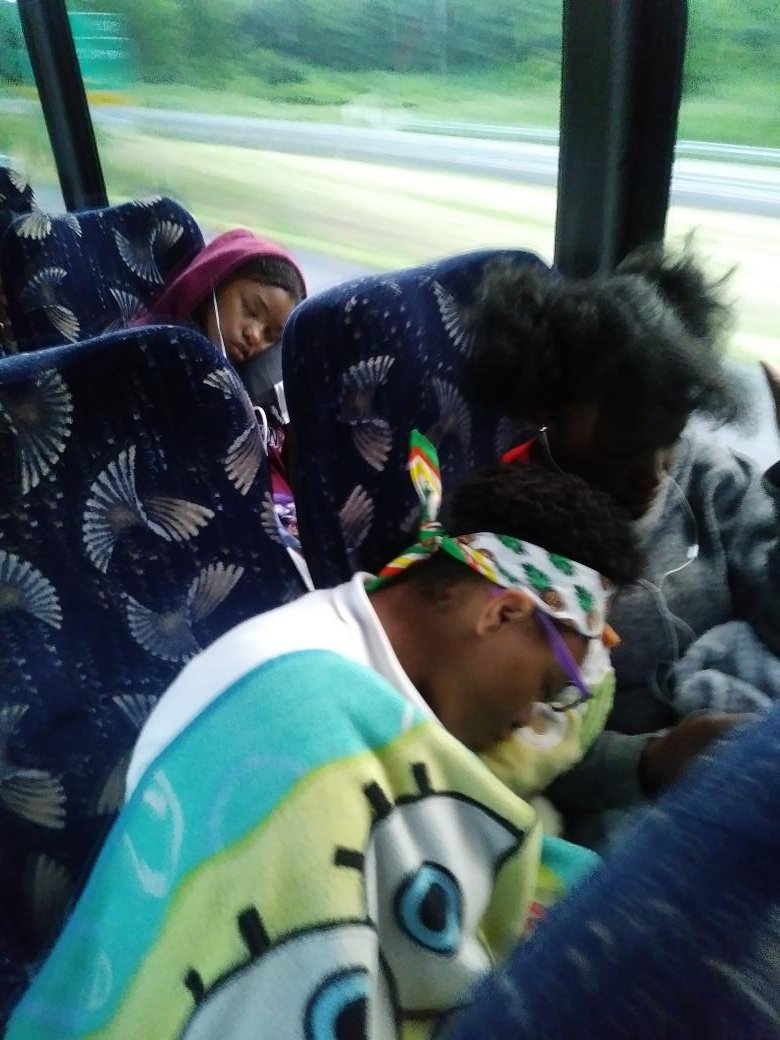 JonniaJackson's tweet photo. Bus ride home.#lmsa8chi2dc https://t.co/miO5mwzXGQ