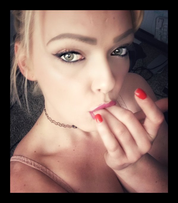 I love you this much😈 https://t.co/Tkm4E9Ubvz<a href="/tag/whitegirl"class="tags"><span>#whitegirl</span></a><a href="/tag/zoeypaige"class="tags"><span>#zoeypaige</span></a>