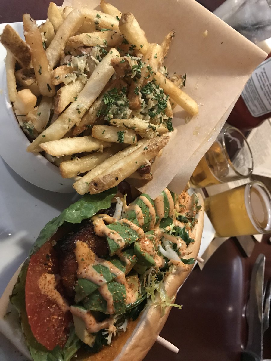 RaoulMartinezTV's tweet photo. Whoa.  Delicious.  #trufflefries &amp; this #porkbelly sandwich!!! @KarlStraussBeer  #beerflight #hopsinarow #pintail #IPA #Tower10 #karlstrauss #beer #sandiego #downtown https://t.co/V1utoi566g