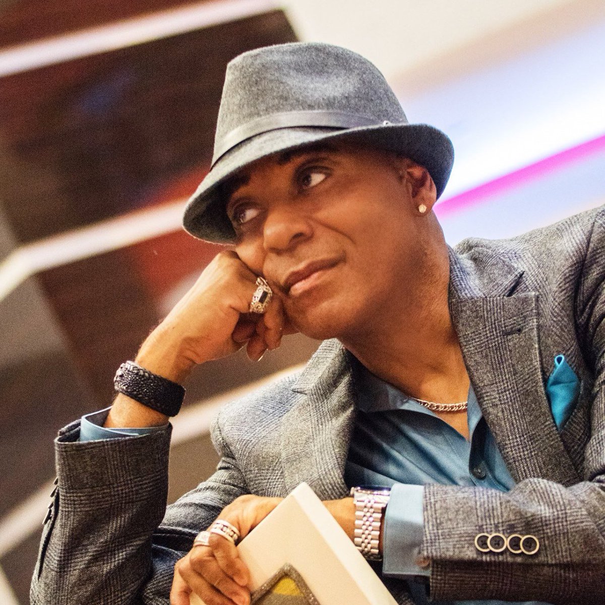 JAZZ, FUNK, LOVE 
Artist, songwriter, producer Jaee Logan brings Intoxicating music on his latest release SUN RIDER, feat Verdine White from EW&amp;F on the sunny single "Morning" and the new single "April Clouds." <a href="/JAEEJAEE/">jaee logan</a> <a href="/DanielPeterOrth/">Daniel Peter Orth</a> 
THE LOFT : smoothjazz.com/loft/#jlogan