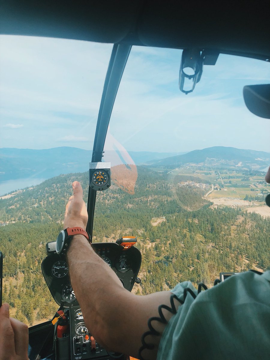 vickitzhou's tweet photo. It’s was an eye-opening experience full of learning, making connections and having fun at @metabridge. 🚁 Thanks @shawnabbott for flying us in a helicopter! We felt incredibly honoured and thankful to be listed as one of the Top 15 companies at Meta Bridge X 2018. https://t.co/McOmUUGurT