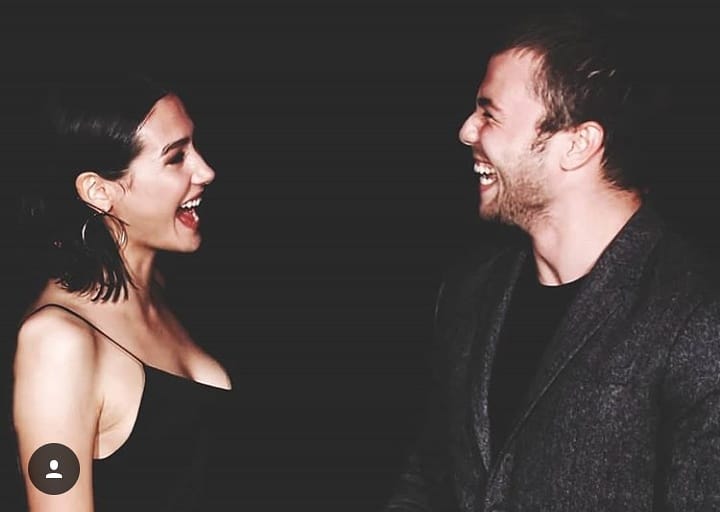 Afedersiniz de bişey sormak istiyorum İNSAN MISINIZ soru işareti artı ünlem

HatrıBizdeSaklı YavBah