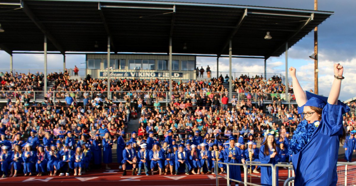 TiplerSam's tweet photo. Posted a few (but not all) photos from graduations at @MazamaVikings and @raidersLRHS . See more on KCSD Facebook post: https://t.co/GCJWLn0awO
Congratulations #Classof2018! https://t.co/OxNXk3h18j