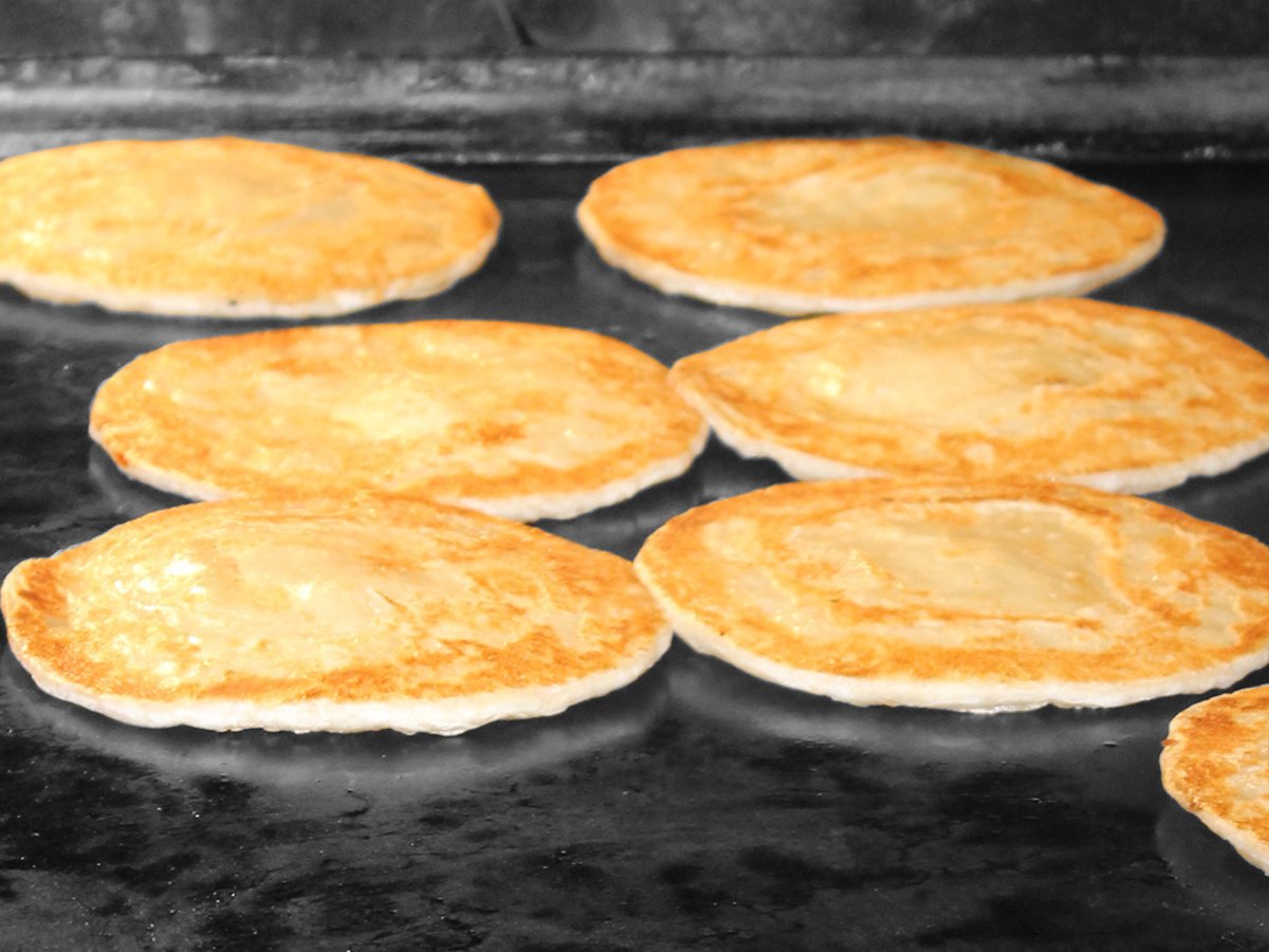 flattopgrill's tweet photo. Mmm. Fresh Roti bread in the making! #FTGFresh #FTGMe https://t.co/6NIdN4ehlp