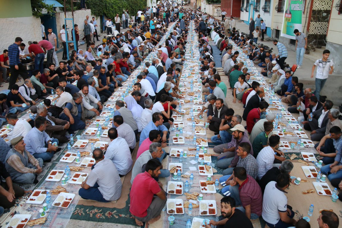 Bir mubarek kervan çıkmış bu yola. Yarab bizleride kat bu kutlu kervana. Bir canımız var oda fedadır. Senin dinin olan İslam uğruna. Diyarbakır Bağımsız M. V adayımız sayın Zekeriya Yapıcıoğlu'na olan bu teveccühü Rabbim daim etsin.