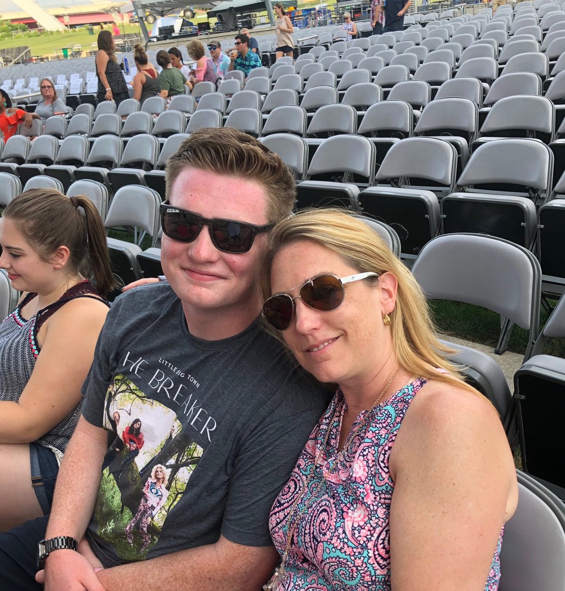 DelaneyMat's tweet image. #CMAFEST WITH MAMA