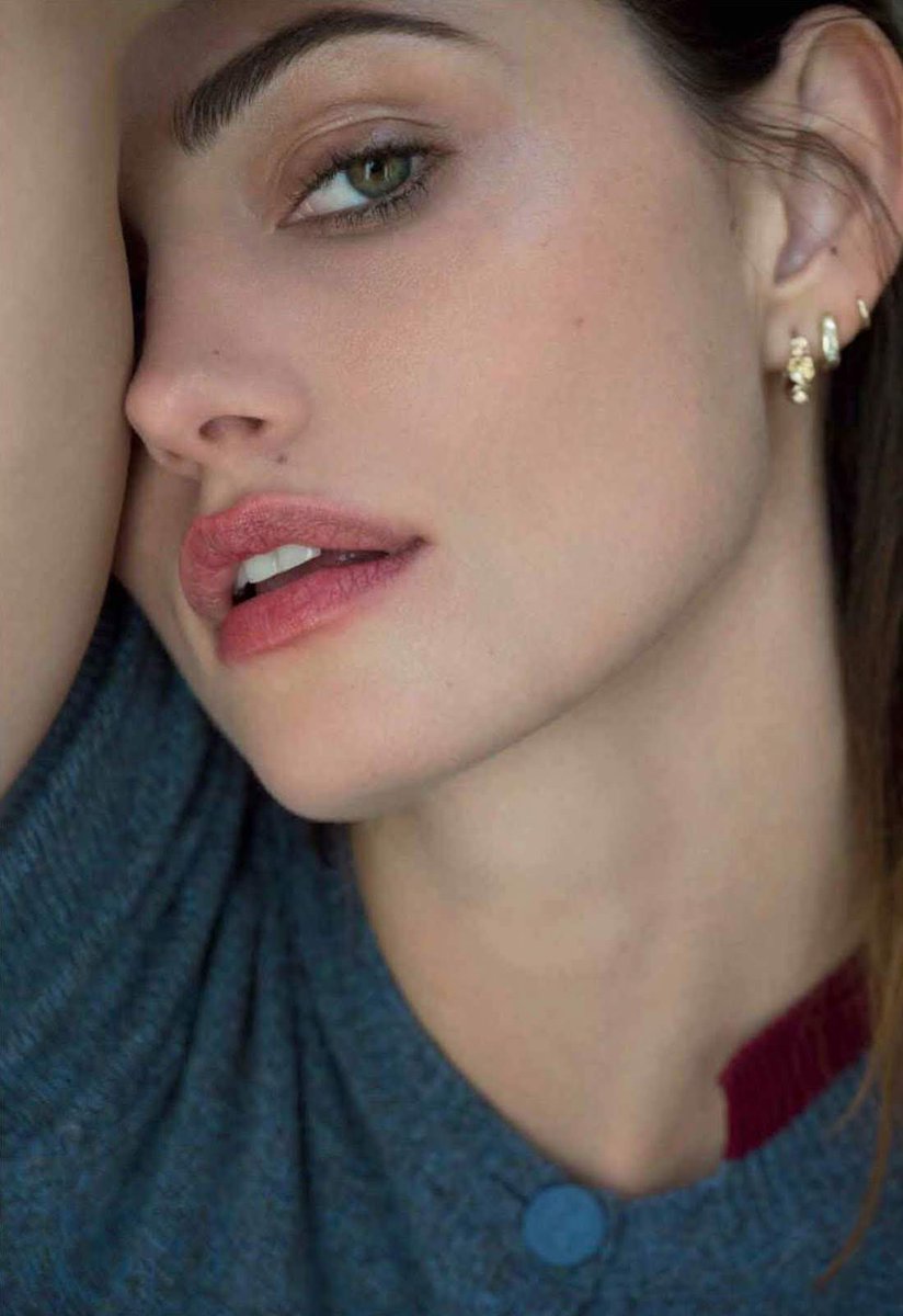 PhoebeNetwork's tweet photo. Beautiful #PhoebeTonkin photographed by Stefania Paparelli for Elle Australia June 2018.
Makeup by Victoria Baron. 
Styled by Rachel Wayman.
Hair by Leslie Thibaud. https://t.co/eDLozc5J4r