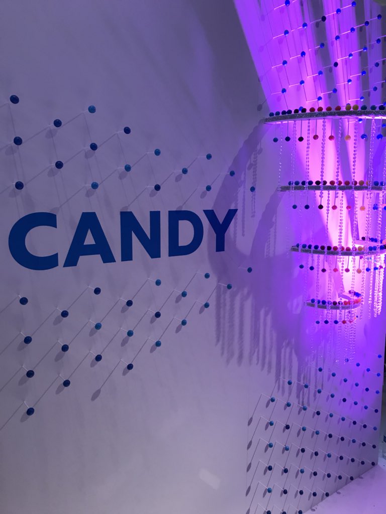 JoshuaDeLaMata's tweet photo. .@paypal #CashNback NYC exhibit / pop up. #Nicejob! BodegaCats portraits, Live DJ, flower dress, #Candy art and more. https://t.co/bmLvKqn3xV