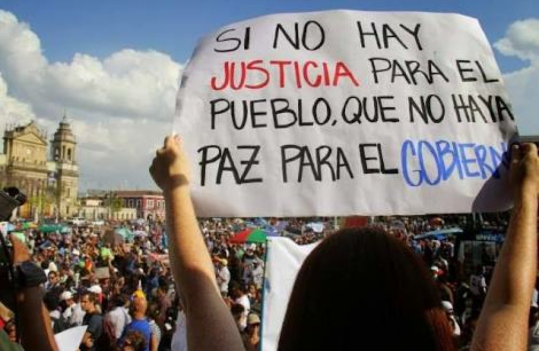 Soy1MAMON_xD's tweet photo. Tu pueblo no merece un presidente de kk y p*dejo merece a una persona con valores y no una persona sin cerebro    #RenunciaYa
@jimmymoralesgt https://t.co/AU9Zt83yQt