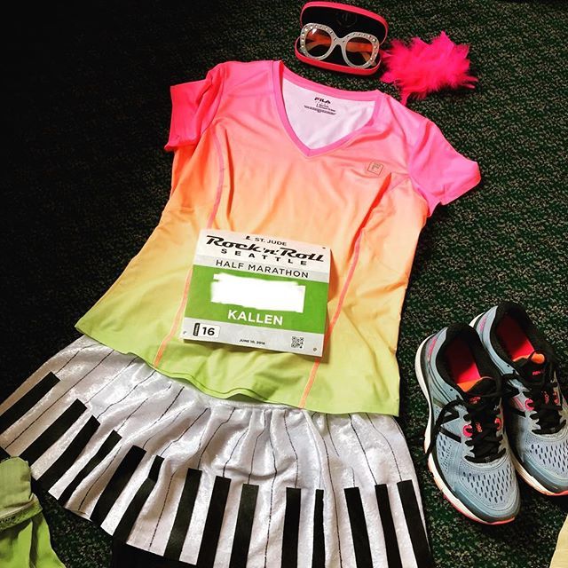 KallenKentner's tweet photo. Excited to rock the Rock ‘n’ Roll Seattle Half Marathon tomorrow, channeling Elton John!

#rnrseattle @runrocknroll #eltonjohn #runningcostumes #blingbling https://t.co/1qRXS87tpg https://t.co/8vuUDZiUXi