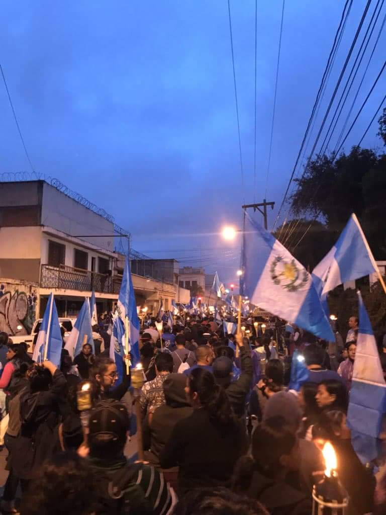 MikuColman's tweet photo. Pinche @jimmymoralesgt no sirves para nada ya vete alv #RenunciaYa https://t.co/9yKmYNAdro